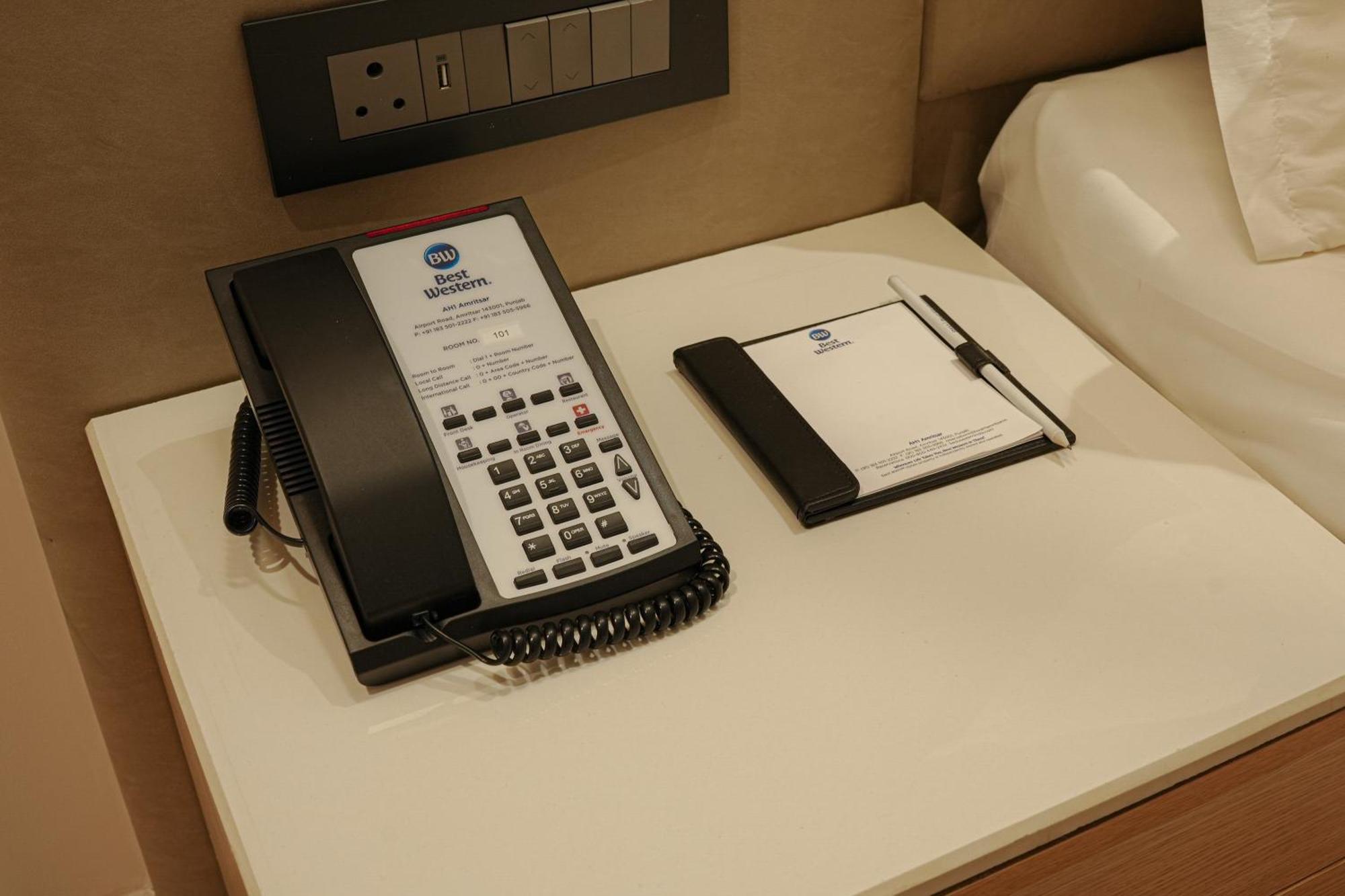 Best Western Ah1 Amritsar Bagian luar foto